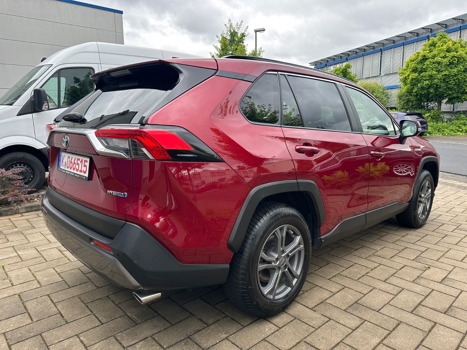 Toyota RAV 4 2.5 Hybrid 4x4 - Samsaru's Car Outlet