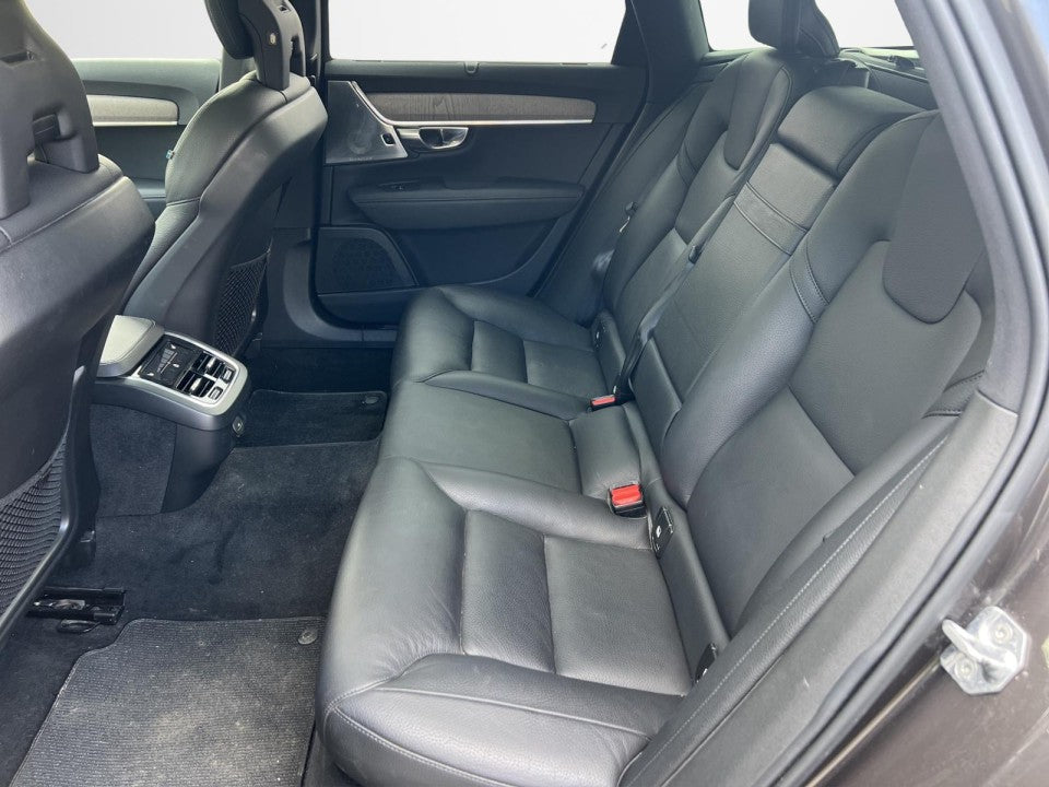Volvo V90 Cross Country D5