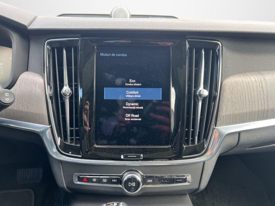 Volvo V90 Cross Country D5