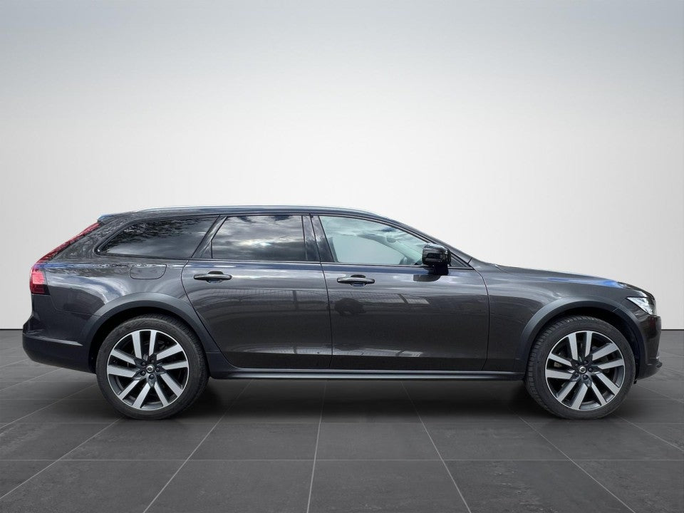 Volvo V90 Cross Country D5